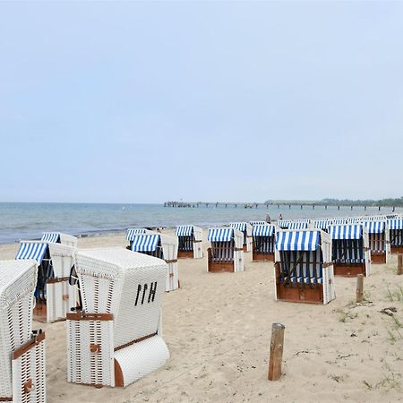 Spacious Bungalow Near Sea In Grundshagen Εξωτερικό φωτογραφία