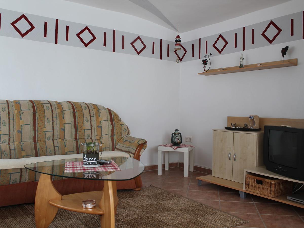 Spacious Bungalow Near Sea In Grundshagen Εξωτερικό φωτογραφία